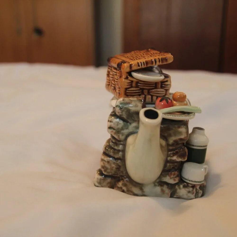 Teapot, small, vintage. Garden Picknick. Portmeirion Brand. Excellent condition. - Picture 4 of 8